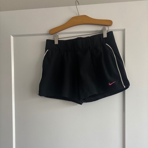 Nike shorts - Picture 1 of 3